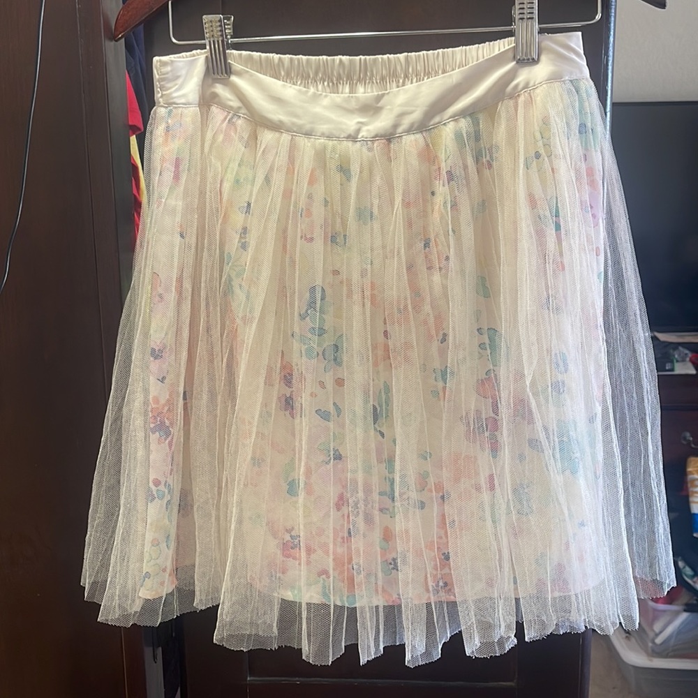 LC Lauren Conrad cream flower skirt size M.